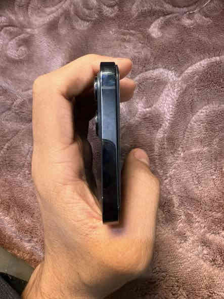 سلام عليكم آيفون ١٢برو ماكس مبدل شاشه اصليه اصليه من ابل تقرا قطعه اصليه فقط بي نقطه مثل ما موضح بل صوره ممثره عل تليفون ابد بطاريه ٧٦ ذاكره ٢٥٦ سعر ٣٢٠بي مجال كلش قليل حك الجيه مكاني شارع فلسطين ***********
