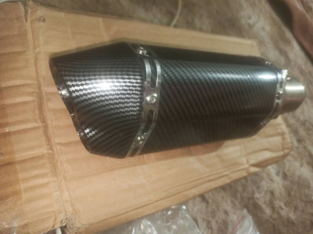 سلام عليكم صالنصه كاربون فايبر 
السعر 25/ *********** بي واتساب
