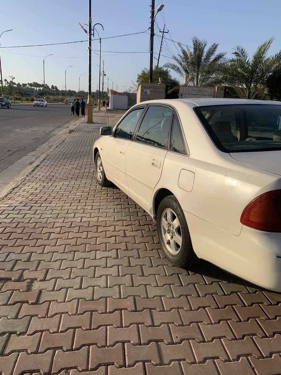 السلام عليكم
افلون 2001 خليجي فول واحد على واحد 

ابيض صدفي محرك كير شرط الكفالفه 

صدر امامي خلفي زينات رقم صلاح الدين دولي 

سنوية ل2027 ثاني يوم تحويل صبغ حزام بشرط بدون ضرر ولا تعديل مكفولة حتى من البارد  

الاستفسار الاتصال *********** صلاح الدين الضلوعية
