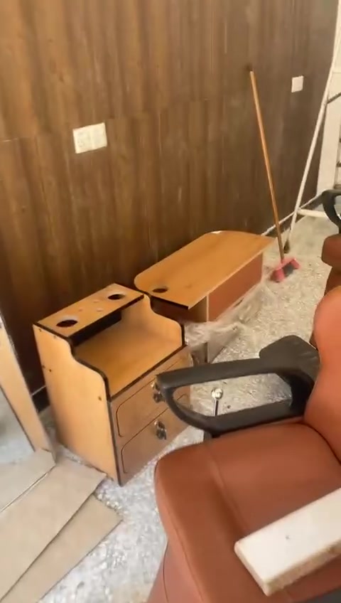 محل حلاقه للبيع كامل مكمل من جامات ام لد اضائه وميوزه خشب MDF معه قنفات جلد لون جوزي ومعه ملستلزمات حلاقه كامله


**إذا كنت صاحب هذا الإعلان وتريد حذفه لأي سبب، رجاءا أرسل رسالة إلى الدعم الفني**