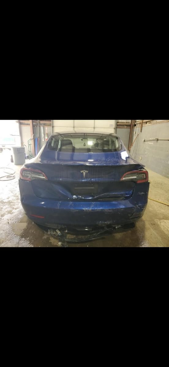 2023 السياره اونلاين ماشيه 78الف كيلو السياره اونلاين ومعربه حادثه مثل مموضح بالصور قطعه وحده وكلش نضيفه السياره 
175 وبيه مجال
مكاني بغداد 
***********
