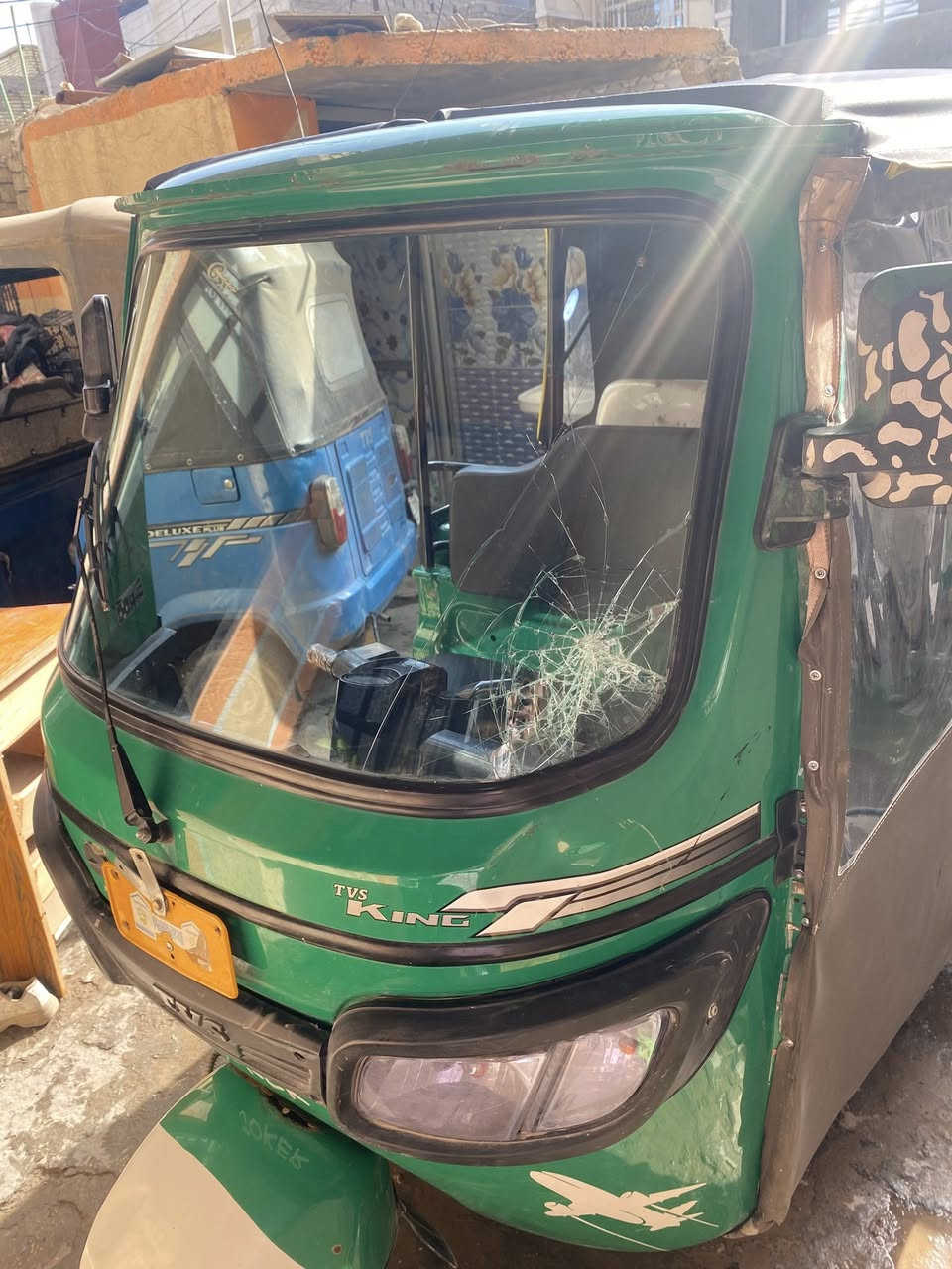 سلام عليكم تكتك البيع مودل 2021/7/30.وقم وسنويه كاشي مابيها بس ضربه بل جابه خفيفه خير من الله اي نواقص مابيها  السعر 6500 وبيه مجال /رفم***********
