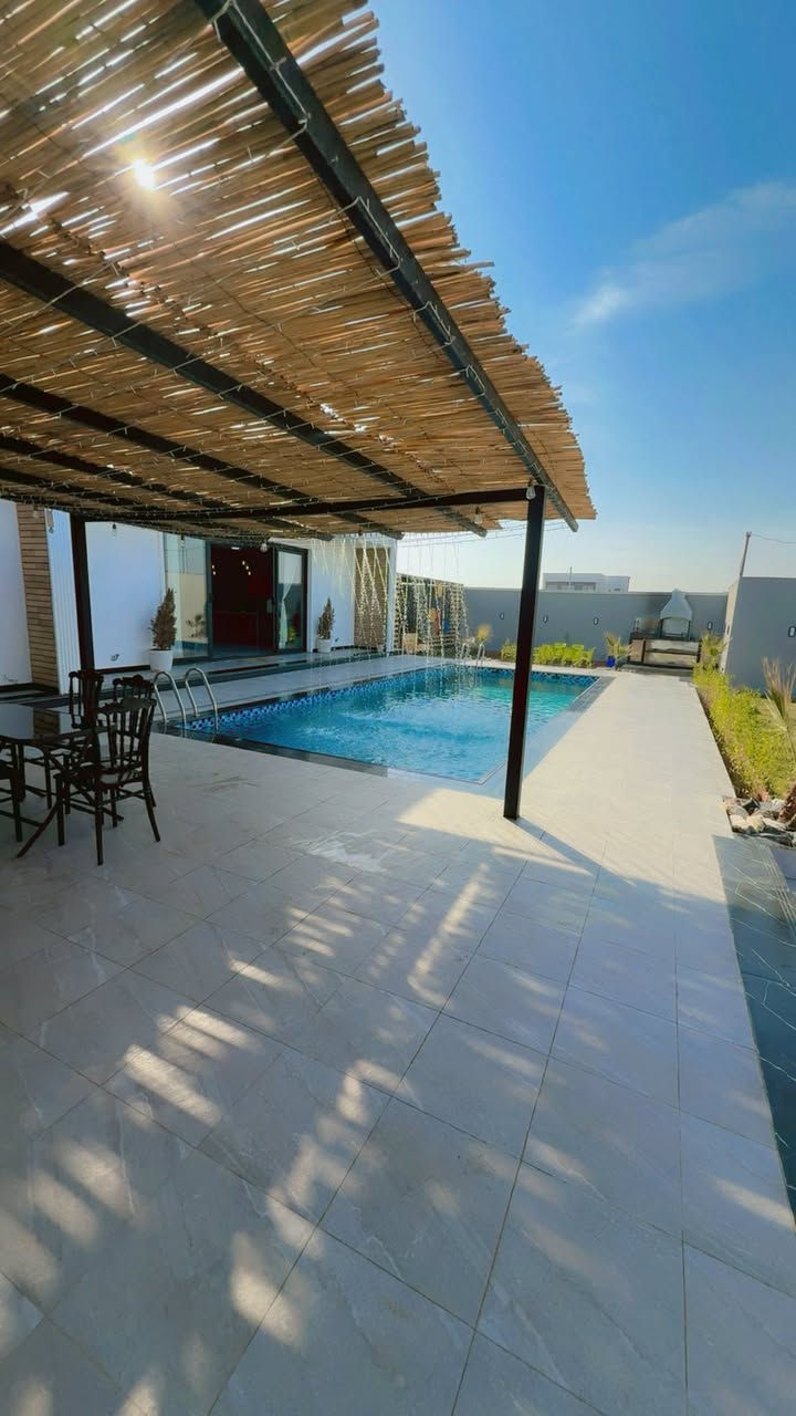 متوفر عندي مزرعة  في البعيثة
مسبح صيفي 
للحجز والاستفسار 
***********
