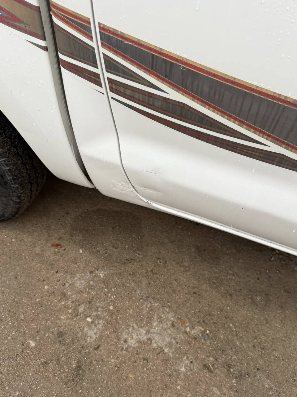 السلام عليكم فلاونزة موديل 2011 رقم ذي قار  السيارة مكفولة عدا الطخة الي موضحهة بالصورة 
مكانهة البصرة قضاء المدينة 
***********
