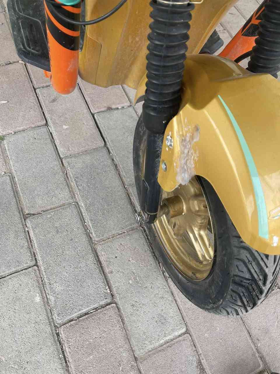 السلام عليكم اكس ٩٠٠ ابو الصندوق                         للبيع الدرجه ماشيه ١١١٩   كيلو  ملف ٢٠٠٠ البطاريات ٣٢ أمبير  ١٠/١٠ سعر ٥٥٠ الف قفل ***********
