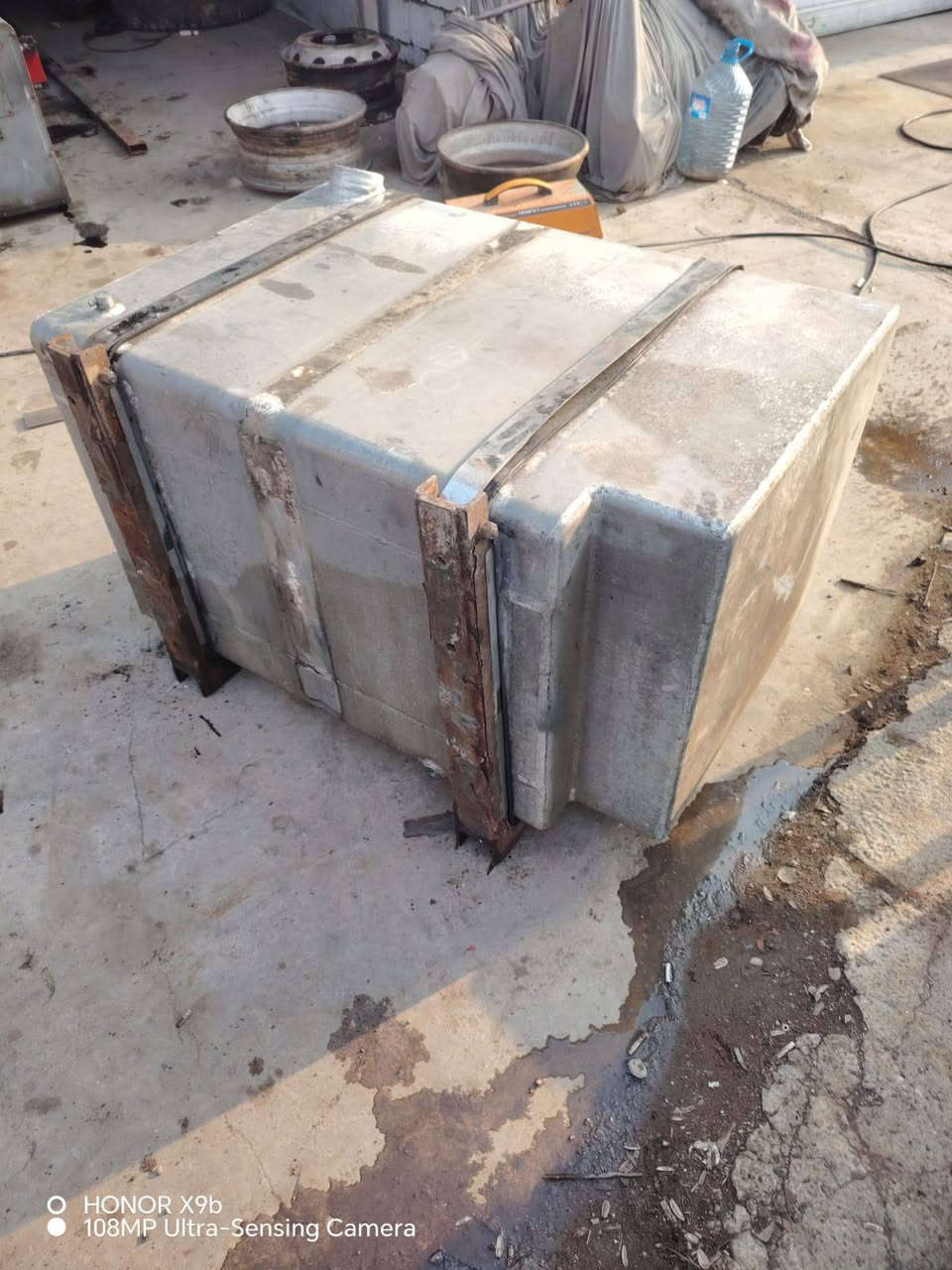 السلام عليكم للبيع تانكي كاز مربع 670 لتر بدون كسر شرط الطول118سم السعر 4 اوراق وبي مجال مكان كركوك ***********
