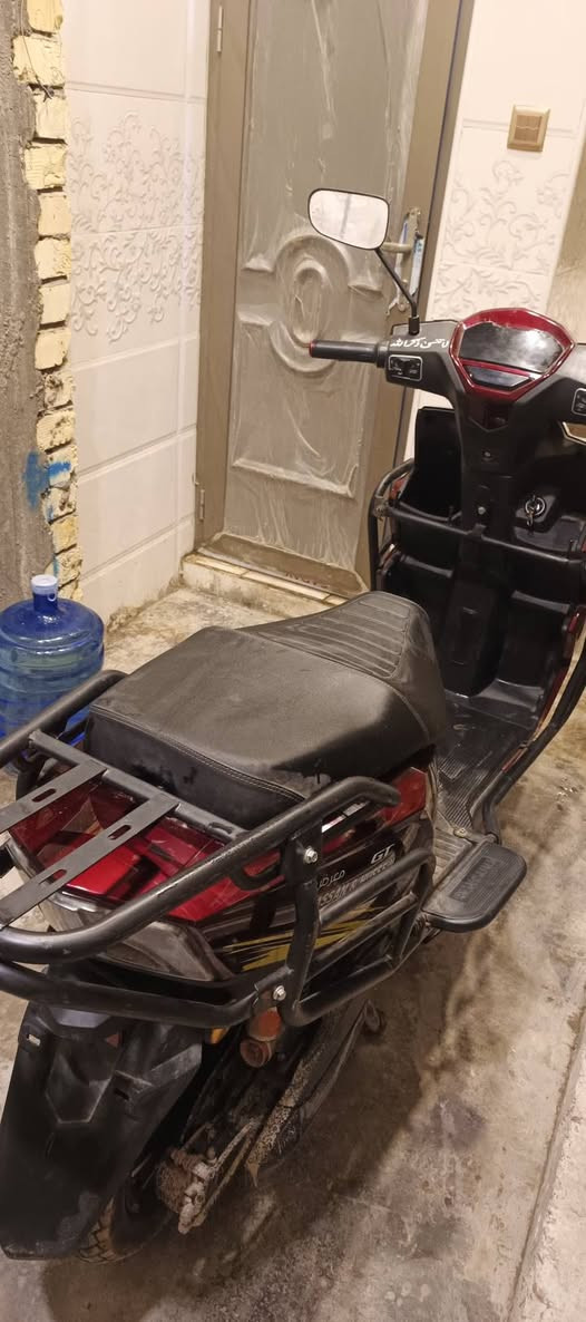 سلام عليكم سكنس شحن شركة حسن وحسين سته باتري مسطره عل فحص الدراجه مدرعه بالكامل لايت عالي اشاير يمنه يسره شغال دبل اشاره هورت بك كله شغال الدراجه مابيه اي نقص سعر 700 
***********
