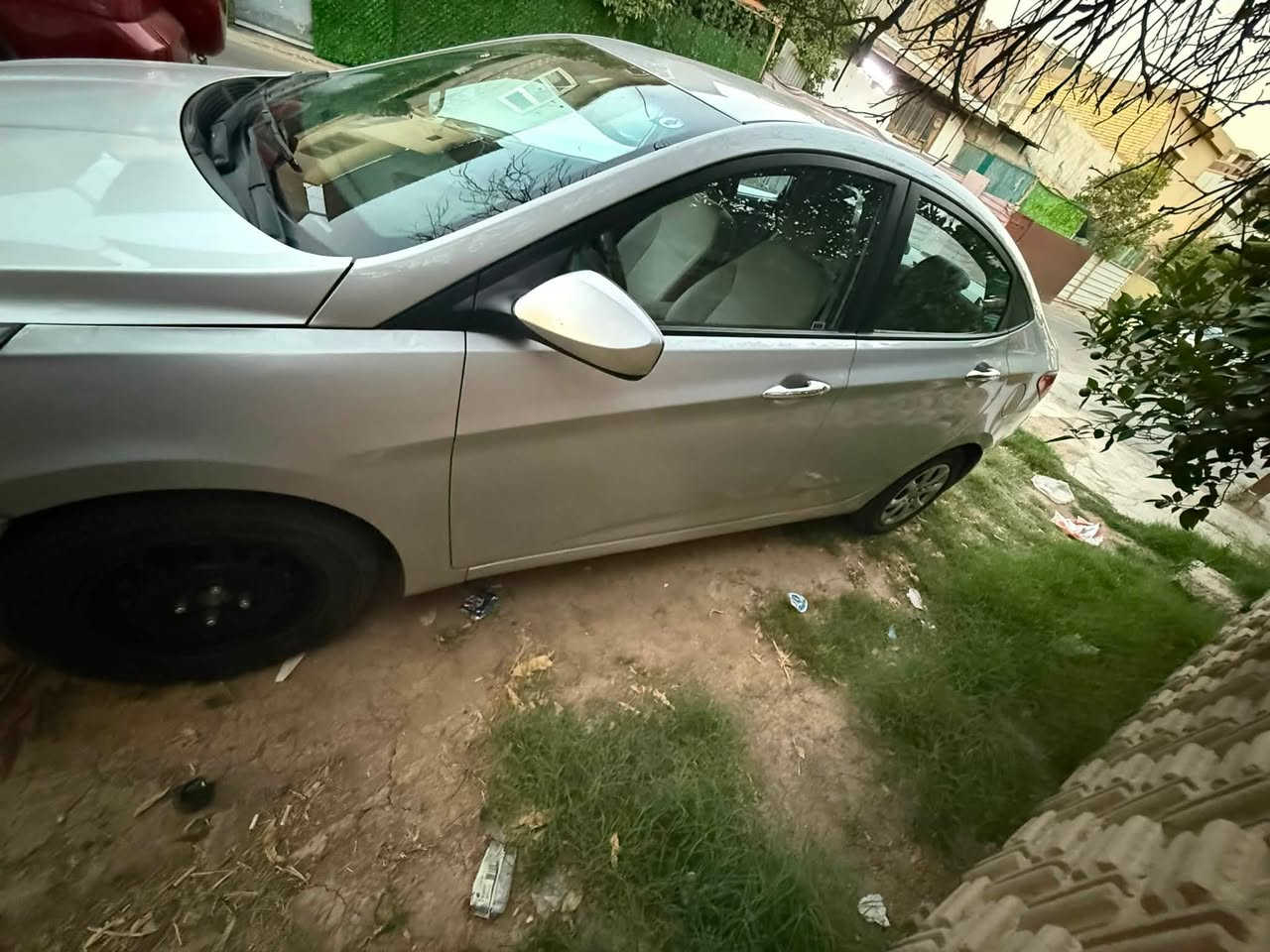 اكسنت 2016
امريكي 1600GDI
ماشية 93الف ميل 
بيه باب صبغ وجامغ نفس الجهة 
بنيد مبدل وصبغ 
صدر جديد 
منظومة بانزين جديدة
تايرات جديدة 
بيه ملاحضات بسيطة بل كشر طخات 
***********
