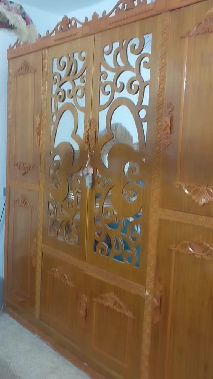 غرفه نوم نظيفه للبيع السعر 550 قفله العنوان حي القاهره الرقم اتصل يوجد واتساب.***********
