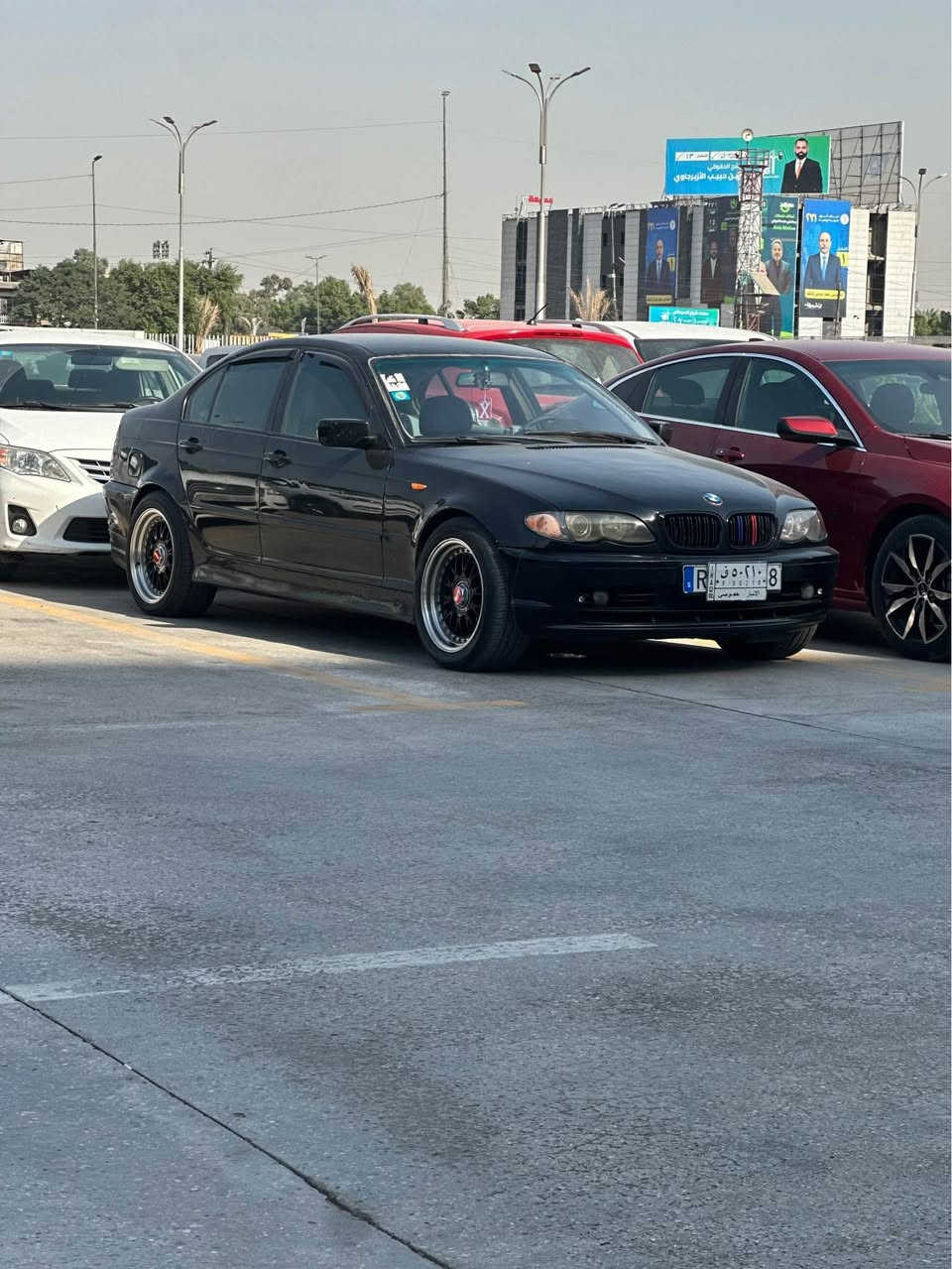 E46 موديل 2003 رقم مشروع وطني
السياره عليه ادامه وهزه كامل 
مكينه 3000 دبل فانوس بحالة جيده
كير zf اوتوماتيك بحاله جيده
كهرباءياته كله شغاله
اي تفاصيل اخره اتصل 
***********
مكاني بغداد الدوره
او حي البنوك
او مرواس بسياره ستخدام يومي (مكينه زغيره) بغداد, العراق
