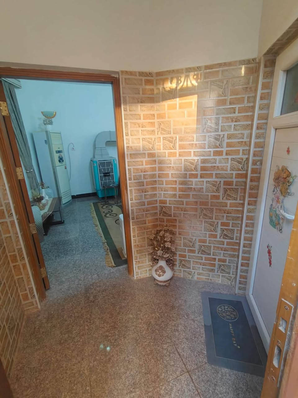 بيت في مجمع المناذره السكني المساحه ٢٥٠متر يحتوي على ٣غرف نوم وصاله وستقبال حمامات عدد٣مطبخ البيت كلش نظيف ومرتب باقي التفاصيل خاص ***********
