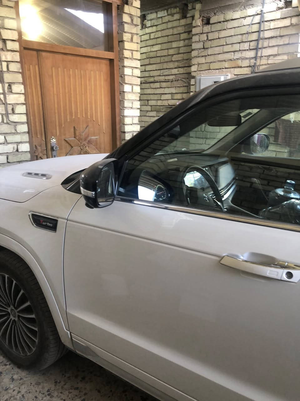 سيارة شانجان CS95 موديل 2023 رقم بغداد خصوصي  ماشية 11000 كيلو متر ضمان الشركة السيارة بسمي السنوية لغاية 2028 فول مواصفات 1/1  ٧ راكب كشنات جلد أعلى فئه السيارة بها شخطات بالدعامية الامامية موضح بالصور
المواصفات
بانوراما 

7 راكب/ جلد

شاشات لمس 

صندوق كهرباء 

انظمه التحكم لمس 

رادار + تحديد مسار

كشنات كهرباء وتدفئه وتبريد 

* قياده ذاتيه 

كاميرات 360 درجه 

نظام كاميرات 3D 

كاميرات مرايات جانبيه بدقة 4k 

حساسات 360 درجه 

هاند بريك دكمه

لايت وبك لايت LED 

نظام للتحكم في الثبات.

نظام لمراقبة ضغط الهواء في الإطارات.

نظام التحذير عند مغادرة المسار.

نظام المساعدة عند صعود المرتفعات.

نظام منع الاصطدام.

نظام للتحكم في الانزلاق.

نظام الفرامل المانعة للانغلاق (ABS).

نظام للتحذير من الاصطدام الأمامي.

توزيع إلكتروني للفرامل.

نظام لمراقبة النقطة العمياء.

وسائد هوائية أمامية وجانبية.

نظام للتحكم في الثبات.

ذاكرة مقعد السائق 

اضاءة محيطية 

العنوان بغداد ***********
السعر 25500
