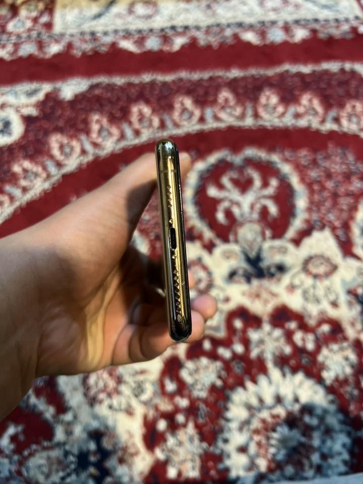 ايفون ١١ برو ماكس لون ذهبي ذاكره ٢٥٦ بطاريه ٧٩ بلاد الجهاز مبدل شاشه اصليي الجهاز جديد السعر ٢٣٥ بي مجال بسيط الرقم ***********
