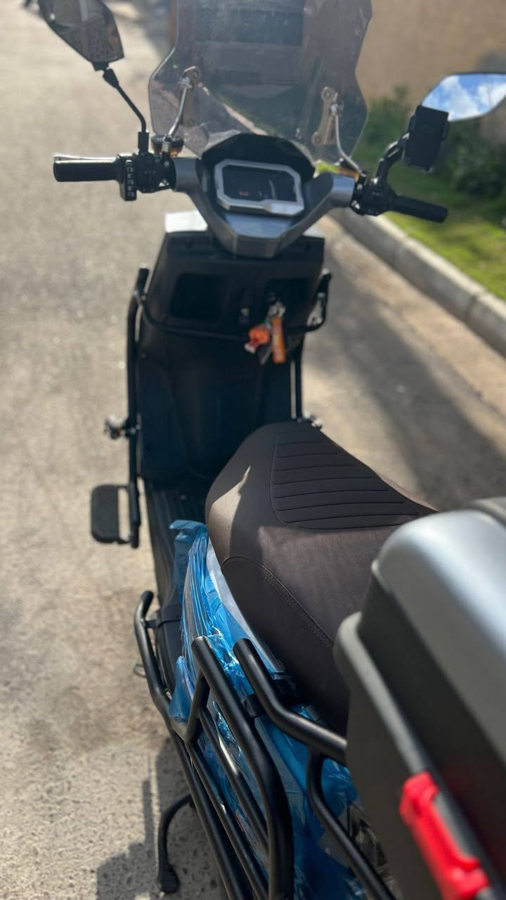 السلام عليكم دراجه شحن للبيع دراجه مديل 2026
بحالت الوكاله 
صارلها سبوع من نزلت من معرض 
دراجه فول موصفات 
6 بطاريات 
1 سويج
2 بصمه 
3 تشغيل اني
دراج فو موصفات 
للستفسار 
***********
العنوان بغداد زعفرانيه
