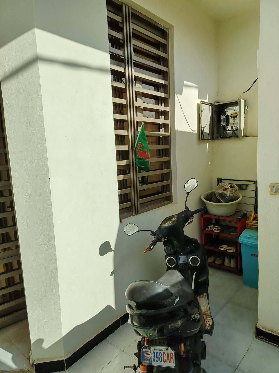 للبيع دار سكن حديث او مراوس      مساحة الدار 20×5🏪🏪 مطلوب اسكان 22
كونكريت مسلح طابو صرف مطلوب صندوق السكان22 مليون تسديد قصد شهري 145 الف 💸💸
الارضيه بورسلاين 🏯🏯
يتكون من ستقبال 🏪🏪
مطبخ 🧑‍🌾🧑‍🌾
صاله كبيره🛋️🛋️
مجموعات صحيات داخليه وخارجيه🛁
منور عدد ثنين 🏤🏤
غرفه كبيره  🛌
ابيع مع اثاث او بدون اثاث هم يرهم🛋️
عنوان  البيت حي الزيتون خلف العمارات شارع 30🗺️🗺️
الاستفسار خاص ومراجعه المكتب بلجلبيه 🗾🗾
‏‪***********‬‏📲
