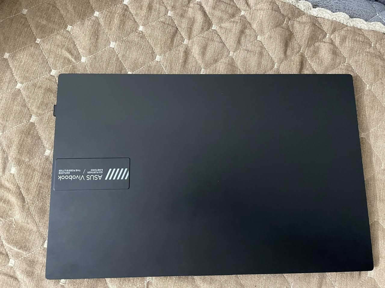سلام عليكم 
لابتوب ASUS Vivobook
 للبيع مستعجل على بيعته عندي ضرف الله شاهد اخذته قبل شهر ب ٥٥٠ وكاله غراضه كلها موجودة

مواصفات 

*   LCD:15.6 FHD
*   CPU:AMD R5-7520U
*   HDD.:WITHOUT HDD,WITH FTPM
*   SSD.:512G PCIEG3
*   RAM:LPDDRS 8G (ON BD.]
*   USB: USB2.0 + USB3.2A+USB3.2C
*   OS TYPE.:WITHOUT OS
*   KB LANGUAGE:ARABIC
*   BATTERY:3CELL 42WH
* 
سعرة 400

***********
