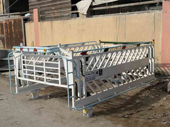 چەمچەی کیا بۆ فرۆشتن بۆ 2700 و 3000 دەبێ نوێیە
دەست کردی جلالە 
سعری 375 دۆلار کەمێک مەجال 
شوێن هەولێر 
***********
