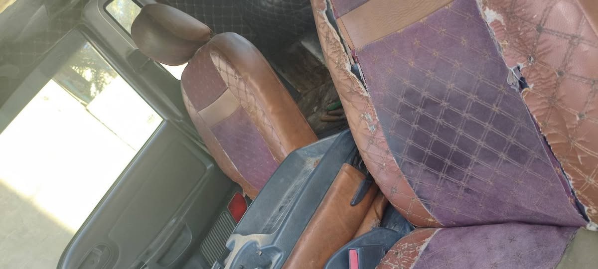 السلام وعليكم كيه فحل موديل 15سنويه جديده وهزه جديد ورقم دولي محرك كير شاصي كله شرط تحويره 14 وتانكي كاز 120 بيها ظرر الباب مال سائق مبدل وبعد  صبغ ماصبغ مكان الظربه كدام العين هاي صورها وشرط تحويل ثاني يوم سعرها 105مكان السياره كربلاء للتوصل الاتصال عل رقم ***********
