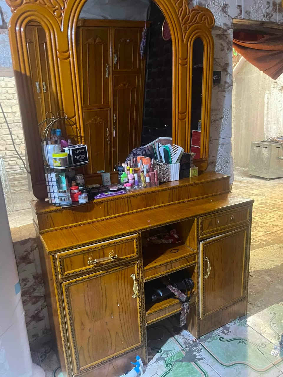 غرفه صاج للبيع السعر مليون ونص وبس مجال قليل  العنوان مدينة الصدر الرقم ***********
