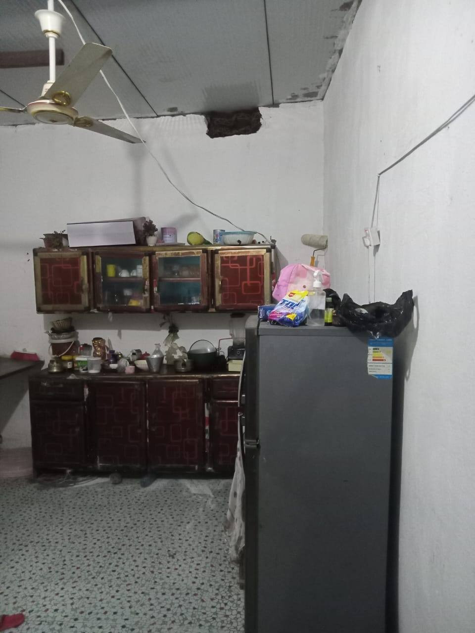 السلام عليكم بيت تجوز البيع مكفول من الزله وتبليق متكون قرفتين وصاله ومطبخ وصحيات وكراج سياره القبله قرب جسر المعرض السعر ٨ وبه مجال رقم *********** يوجد وتساب
