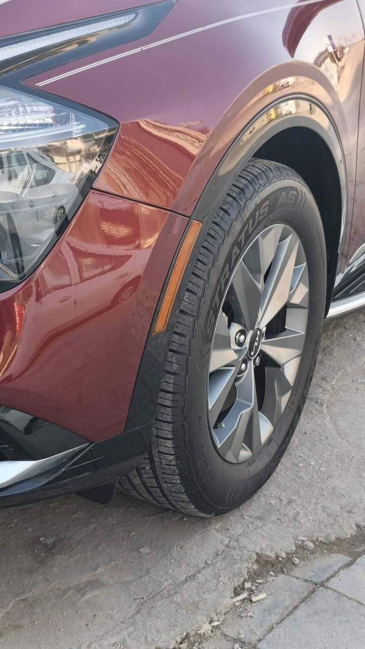 السلام عليكم  للبيع سبورتج لارج لون مميز وحلو عليها  حادثها فقط باب مبدل بلادي وصبوغ بدون اي دواخل ماشيه ٣٢ مشي امريكا  سياره فوول مواصفات نقص الكامرات الاربعه وكشنات بس حار  ولباقي كلشي بيها  وهاي صور الحادث  وصورها حاليا السياره جديده ومكفوله من كل نواحي سعرها ٢٢٨ وبيها مجال  عنواني بغداد  ***********/ ***********
