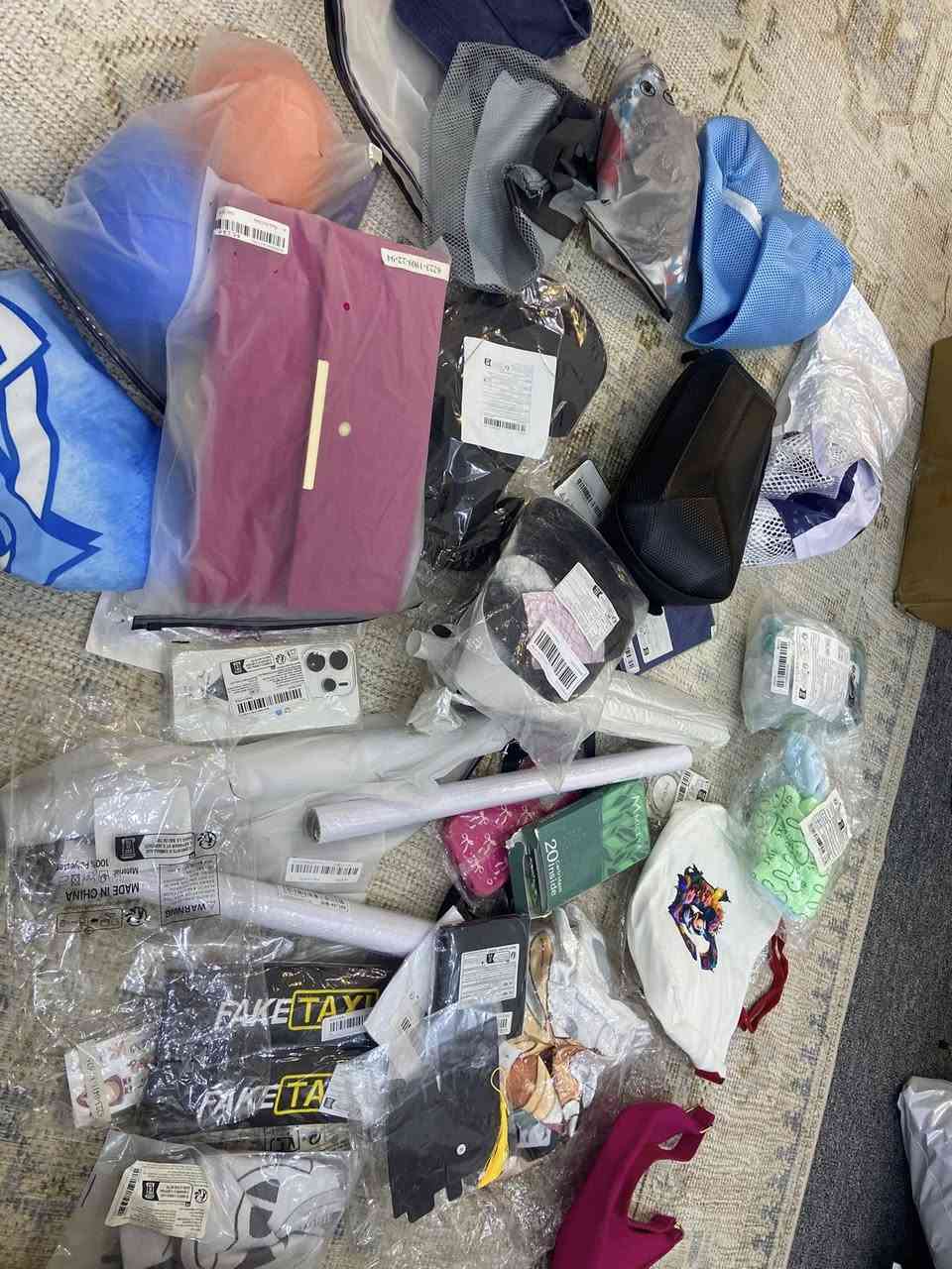 السلام عليكم 
شلعات المفروشات ب ٢٥ 
والمنزلي خلي سعرك واخذ 
واذا تاخذهن كلهن اخليهن بكارتون واحد وتوصيل واحد  
اغلب الاكياس بس اكثر من قطعتين لان من صفيت جمعتهم  بيهم هواي قطع قويه  بيهم جنط بيهم نواعم بيهم كفرات بيهم وجوه كوشات بيهم لاسق اسطح الرولات مو لوحات لاسقات هذني  خلي سعرك عليهم وبالعافيه


**إذا كنت صاحب هذا الإعلان وتريد حذفه لأي سبب، رجاءا أرسل رسالة إلى الدعم الفني**