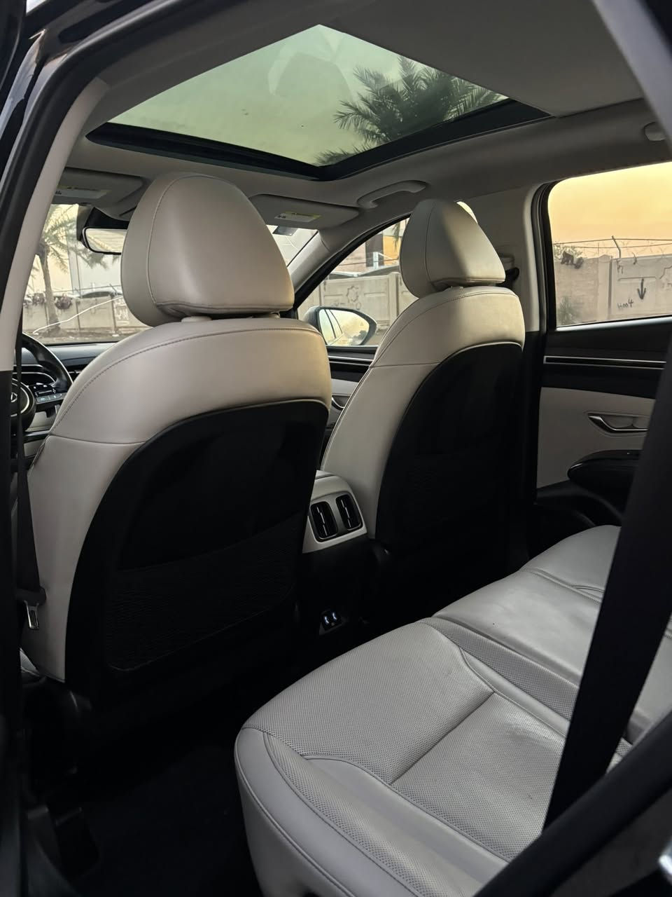 السلام عليكم توسان 2022 فول مواصفات اعلى فئه 1/1 
السعر ( 179$ ) مكانها بغداد *********** 
سياره وارد امريكي صور حادث بل منشور بدون دواخل 
محرك 2500 مكفول هوه والكير مواصفات / بنوراما / شاشه جبيره / كشنات جلد وكهرباء وتدفئه وتبريد / صندوك كهرباء / رادارت امامي خلفي جانبي / كير دكم / بصمه تشغيل + بصمه ابواب / كيجات دجتل وبعد بيها كلش هواي مواصفات الشراي يتصل
