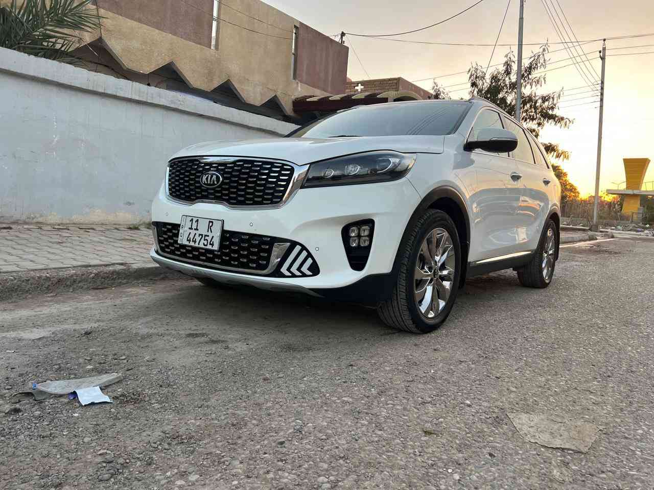 كيا سورنتو خليجي 
رقم بغداد الماني بسمي 
موديل ٢٠٢٠ شكل ال٢٠ 
لون ابيض 
٦ سلندر ٧ راكب 
فوووووول مواصفات بدون فتحة 
بصمتين: تشغيل وتقفيل 
الباب الخلفي كهرباء 
بردات خلفية اصلية 
كشنات جلد اصلي لونين 
كشنات ٢ كهرباء 
شاشة كبيرة اندرويد 
كامرة دوارة اصلية 
حساس امامي وخلفي 
مري شفط مع القفل 
جي : بي: اس: خرائط طرق 
اريل ابيض طيارة 
كيجات السرعة زئبقية 
شاشة الدشبول الكترونية 
تحكم استيرن فول 
حاكية : ابلوتوث: اوكس 
نظام ايكو درايف 
اضواء ترحيب بليدات 
علامة سورنتو بلدوسة 
تبريد ابيانو لمس 
تبريد ٣ قطع ثلج 
مانع انزلاق وانحدار 
شاشة اعطال بلدشبول 
لد امامي وخلفي 
لايت زنون اصلي 
اشاير بلمري 
يدات نيكل اصلي 
ويل اكروم ١٩
تخم تاير جديد لك 
ماشية ٧٣ الف اصلي 
كير ومكينة وصدر وحدادية وتبريد خير من اللة
بدون ضربة وتبديل واشخوط وبارد وصبغ عدى اشوية صبغ مال شخط من جوة بربع بوب العبري 
سيارة جديدة معنى الكلام من زيرو عدنة على ادينة 
سيارة جاهزة مابية اي نقص 
الرقم الدولي الجديد// هزة جديدة // سنوية جديدة 
البصمة الثانية مستخدمة// كتلوكات الشركة موجودات 
السعر٢٣٧$
***********
