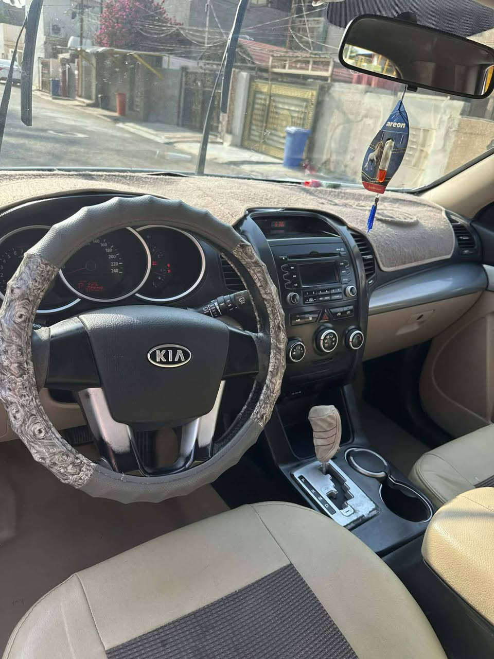 سورنتو 11 خليجي . رقم سليمانيه بيهه ربع باب السكن صبغ فقط بسمي السنويه نافذه..
حداديه تعبانه  ..سياره على ايدي نضيفه  مكينه مامفتوح  ..السعر 135 وبيهه مجال 
عنوان ديالى ..المقداديه ***********
