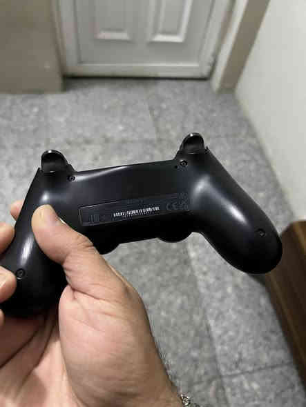 السلام عليكم يده بلي 4 الجيل الثاني يده اصليه نظافه فول او شحن روعه مكان بغداد او اكو توصيل لجميع المحافظات
التواصل خاص او على ‭0778 199 9855‬
