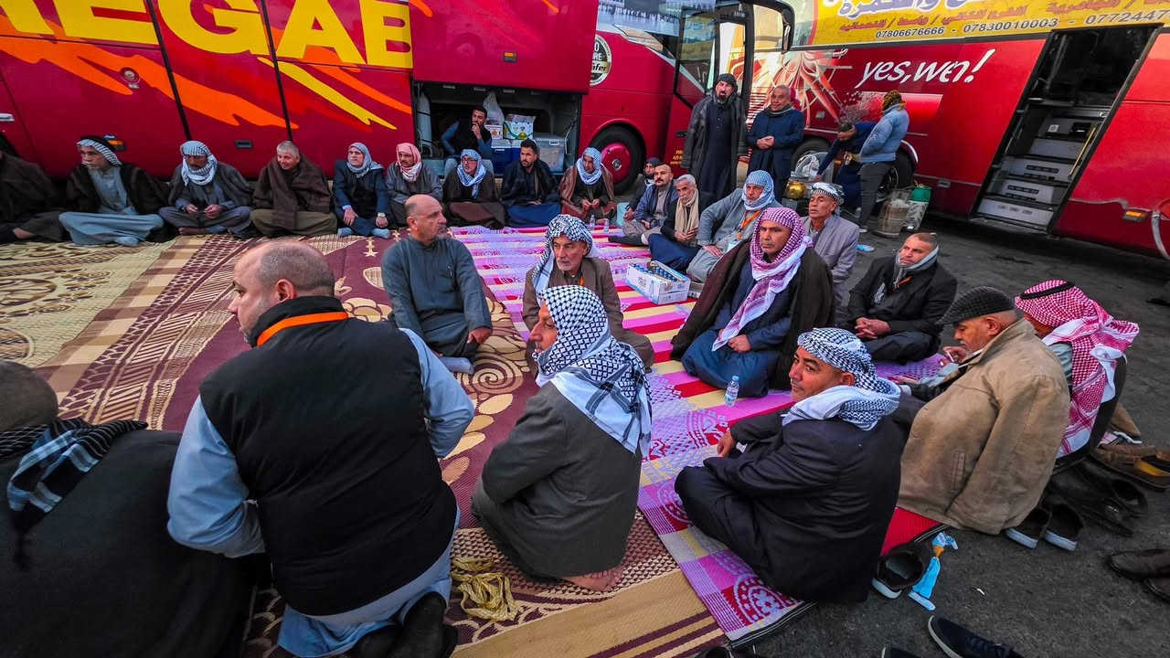 #التغطية_الصورية  

من طريق المدينة المنورة تقديم وجبة الافطار لمعتمرينا الاعزاء  

الرحلة القادمة 🔻🔻🔻🔻
                 تاريخ الانطلاق 
              2-2-2025

يرافق الرحلة 
المتعهد #الحاج حيدر جلال الكناني 

ويرافق الحملة ارشاد ديني مميز 

_ المرشد الديني السيد حميد الشرع 
_ المرشد الديني السيد كاظم الحسيني 
_المرشد الديني السيد رشيد الزاملي 
_المرشد الديني الشيخ احمد الساعدي 

للحجز على الرحلات القادمة 
الاتصال على الارقام التالية 

***********
*********** 
*********** 
*********** 
***********
