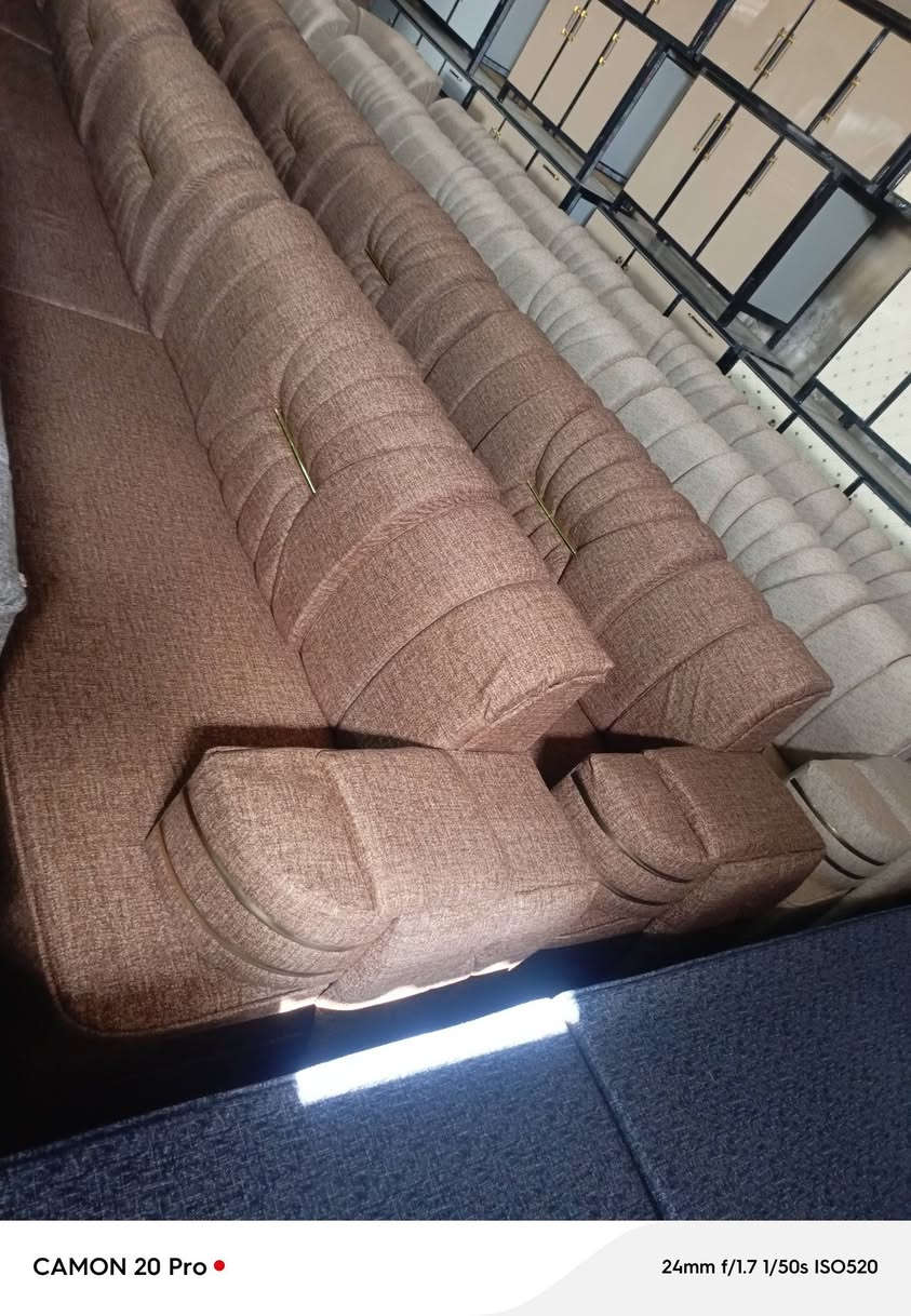 اي لون يعجبك
شغل درجه اولى عروض العيد 
كل الهلا بيكم 
ديوان 11 مقعد اسعار جمله 
320 الف 

تواصل خاص او واتساب 
***********
