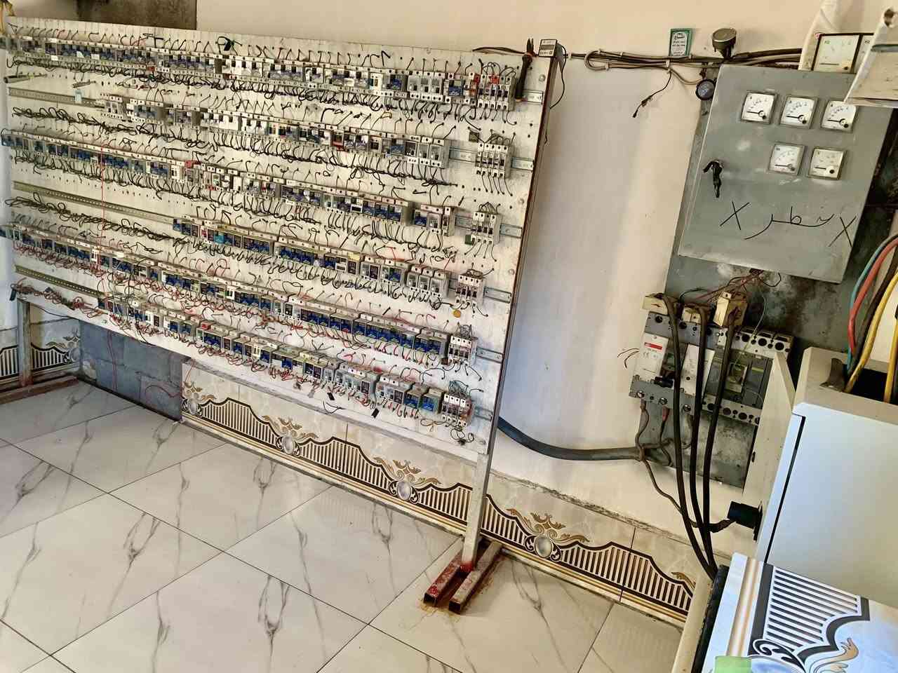 سلام عليكم موقع مولده كامل للبيع جاهز من كلشي المكان بابل محاويل  ابو سديره 
1 عدد المكاين 2 نوع سكانيه 43/42
2 عدد الانبيرات 700 انبير قابل للزياده
3 حصته كاز 280كيفي 
باقي التفاصيل خاص 
***********
