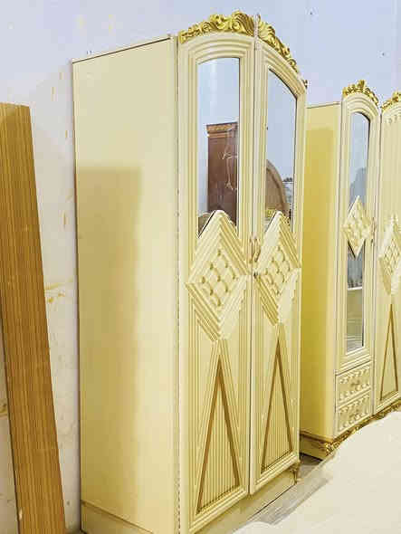 إلى زبائننا الكرام 
غرفة خشاب طابق عالي 6باب تتكون من 8قطع نضافة 90‎%‎100بسعر 800الف وبيها مجال عنوان بعقوبة الكاطون شارع ابو رباح قرب مرطبات السيد مزاد ضي القمر استفسار خاص او الرقم ***********
