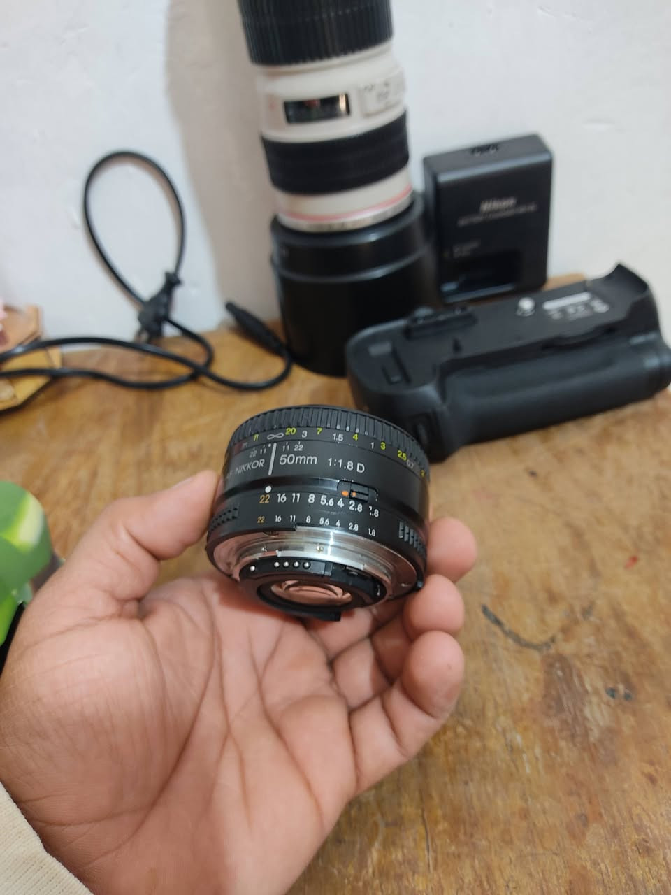 سلام عليكم ورحمه الله وبركاته اخواني كامره للبيع او مراوس نيكون D800
عدسه كانون 70-200فتحه 4 و عدسه نيكون 50ملم فئة D طب خاص وتدلل ليعجبك مكاني بغداد


**إذا كنت صاحب هذا الإعلان وتريد حذفه لأي سبب، رجاءا أرسل رسالة إلى الدعم الفني**