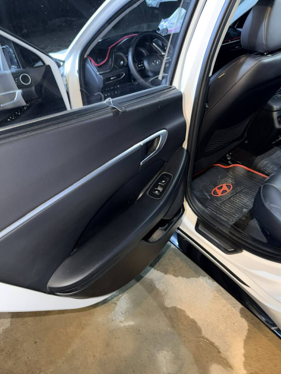 السلام عليكم للبيع سوناتا 2021 وارد كوري مواصفات خليجي
محرك 1600 تيربو 
سياره مكفوله من دعاميه للدعاميه 
تبريد تدفئة كشنات اماميه 
كشنات اماميه كهرباء 
كشنات خلفيه تدفئة 
ستيرن تدفئة 
خزن كشن 
مناخين تبريد فول 
برده للجام الخفي بلادي 
جامه خلفيه برده فول اوتو 
كير دكم 
قطعتين تبريد 
قياده ذاتيه 
تقديم سياره ورجوعها من البصمه 
بصمات ثنين 
اوتو هولد 
رادارات خلفيه اماميه 
حساسات
وبعد بيها مواصفات هوايه 
ملاحظة ((السيارة معوقيين وبعدلها سنة و٦ اشهر وتصير حرة وبيها كفالة عامة ))
السعر ١٦٠ بيه مجال بسيط
العنوان الرمادي


**إذا كنت صاحب هذا الإعلان وتريد حذفه لأي سبب، رجاءا أرسل رسالة إلى الدعم الفني**