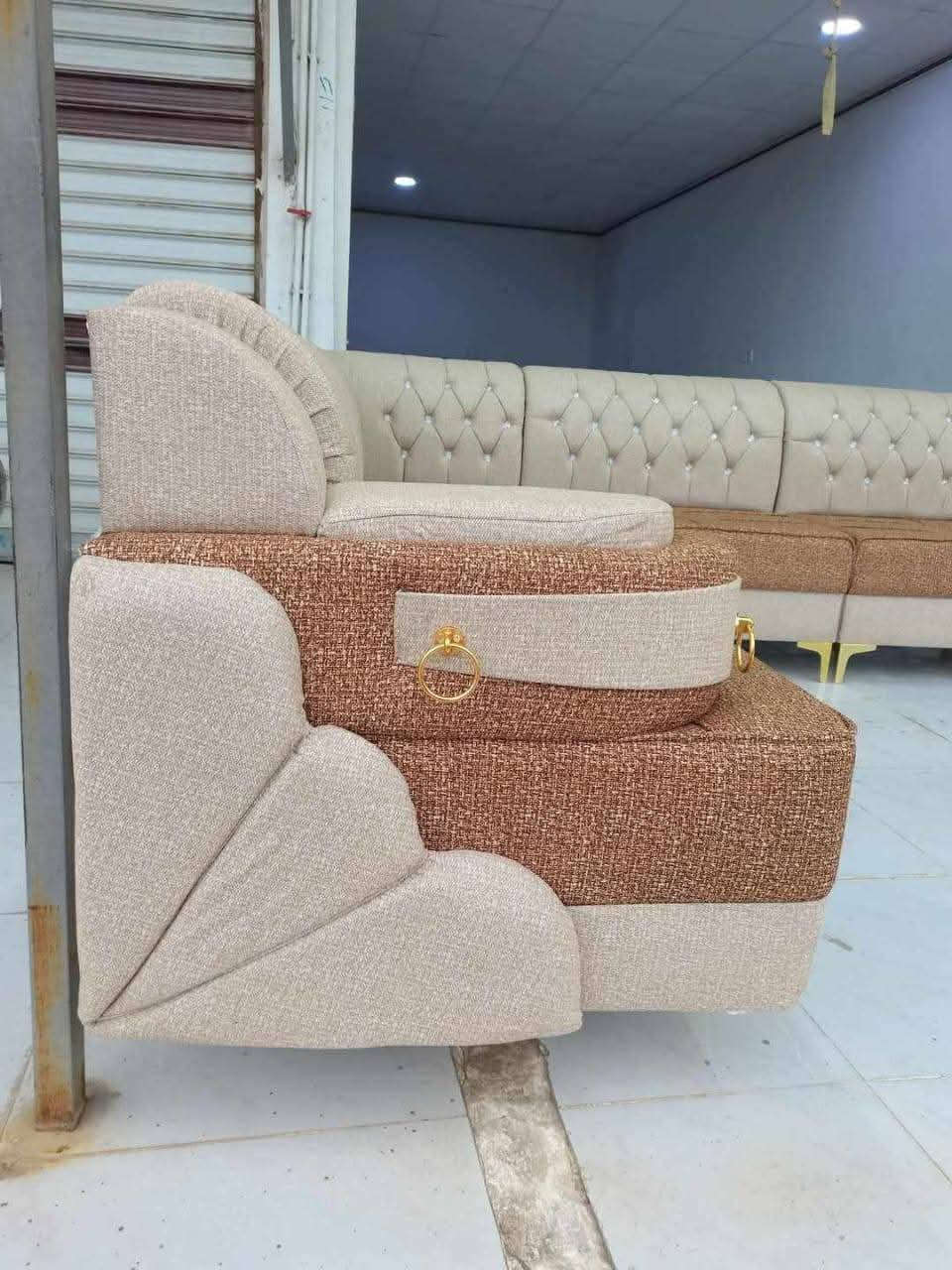 🛋️ ​🛋️ عرض الموسم: الفخامة والمتانة بـ 75 ألف فقط!
​جدد بيتكم بأحدث موديلات التخم والديوان العراقي بمواصفات "درجة أولى" وسعر لا يقبل المنافسة.
​✨ لماذا تختار منتجاتنا؟
​الهيكل الخشبي: مزيج من خشب الجاو والروسي الأصلي لضمان القوة.
​القاعدة: بلوك أسود سمك 16 ملم (تحمل عالي جداً).
​الحشوة: إسفنج مميز (ضغط عالي) لراحة تدوم طويلاً.
​القماش: أرقى أنواع الأقمشة التركية بألوان وملمس عصري.
​🛡️ ضمان حقيقي
​نحن نثق بما نصنع، لذلك نقدم لكم ضمان لمدة خمس  سنوات على كافة الموديلات.
​🚚 التوصيل؟ علينا!
​لأهالينا في النجف الأشرف، التوصيل مجاني تماماً حتى باب الدار.
العنوان نجف سايدين نصر ميلاد معرض تبارك الرحمن *********** 
ما عليك فقط تتصل واحنة نجيك للباب ناخذ القياسات النجف, العراق
