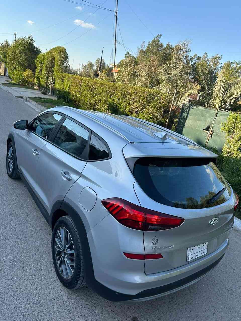 السلام عليكم
توسان 2020 وارد امريكي 
رقم بغداد ماشية 49 الف 
محرك وكير بلاديات بدون فتح
بصمة كراسي كهرباء رادار 
حادثها جاملغ وبنيد وباب 
مواصفات السيارة ونظافتها واضحة
مكاني بغداد / زيونة سعرها 148 
للاستفسار : ***********
