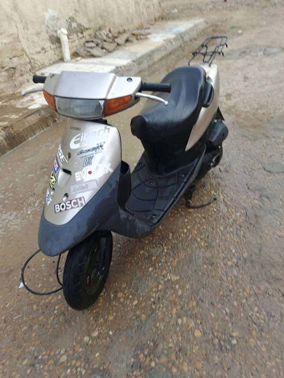 دراجه لبيع صار ٤ تشر من طالعه من وكيل اوراق برغي ما مفوتح بيه لسعر ٤٠٠ بيه مجال ساسوكي ***********
