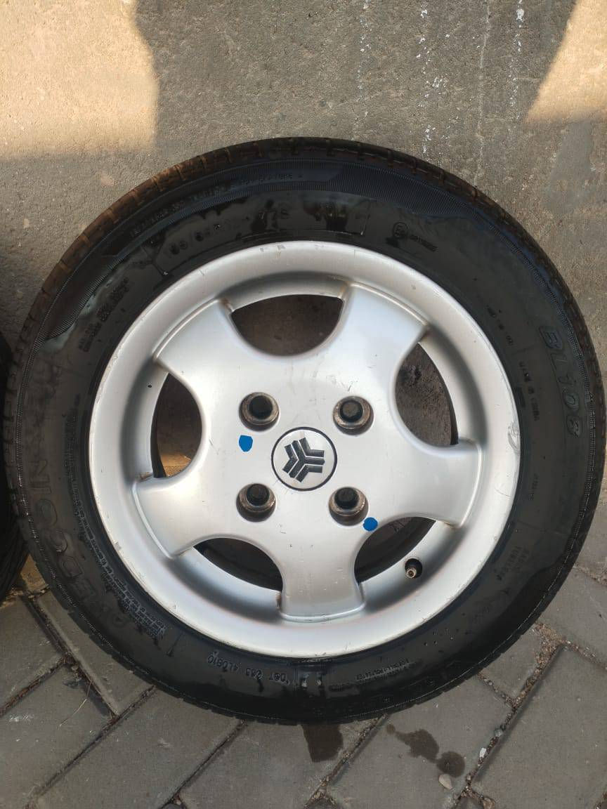 السلام عليكم 
تخم وياله هنه وتايراتهن كاملاات السعر 150تايرات نضاف المكان بغداد 
الاتصال‎***********‎
