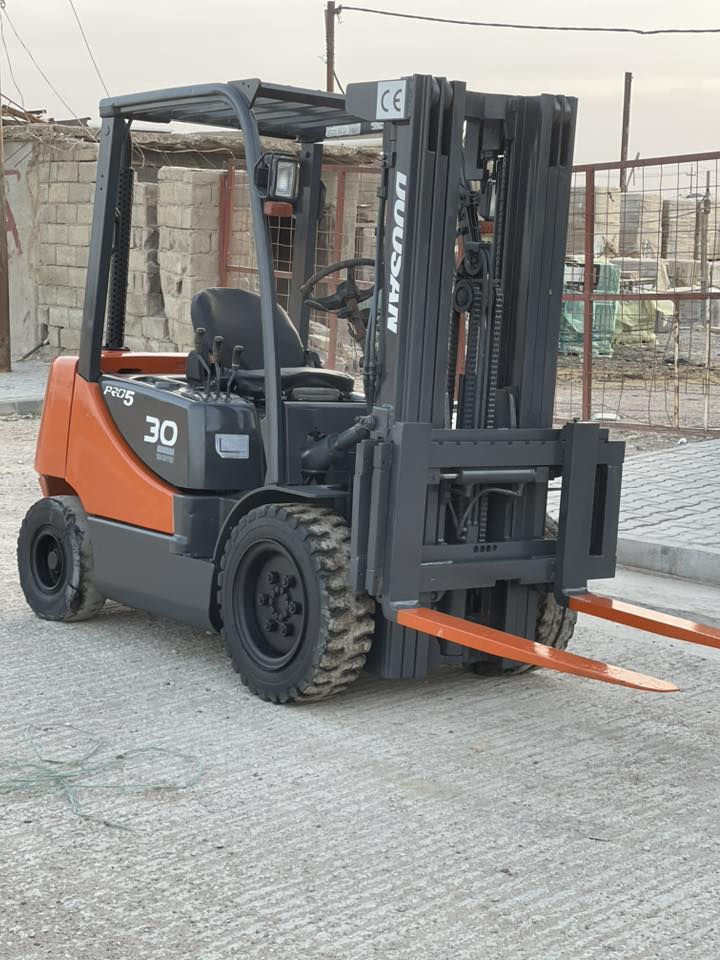 للبيع رافعه شوكيه نوع توسوت ٣طن ٣ حركات جب ٣ سلايتات موديل ٢٠١٢ رافعه حلو جديده جاهزه مكفوله كفاله عامه كير مكينه كفاله حداديه جكات مظخه كهربائيات كله شغاله سعرمناسب مكاني واسط الكوت الشراي يتصل ***********
