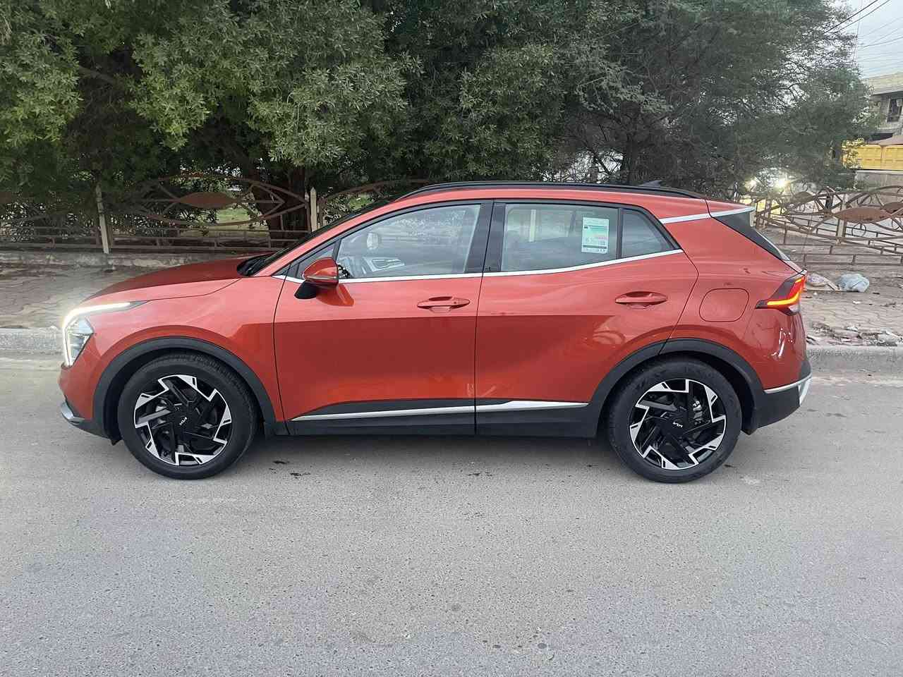 سلام عليكم للبيع كيا سبورتج 2024 لون مشمشي خليجي رقم اربيل بسمي شرط التحويل ماشية 36 الف السيارة فول مواصفات 1/1 مواصفات الجيتي لاين السيارة مكفولة  مواصفاتها رادارات كشنات حار بارد ستيرن تدفئة كشنات جلد كشنين كهرباء باب خلفي كهرباء بانوراما فول لدات امامي خلفي حساس امامي خلفي يعني فول مواصفات السعر 233$ عنوان بغداد ***********
