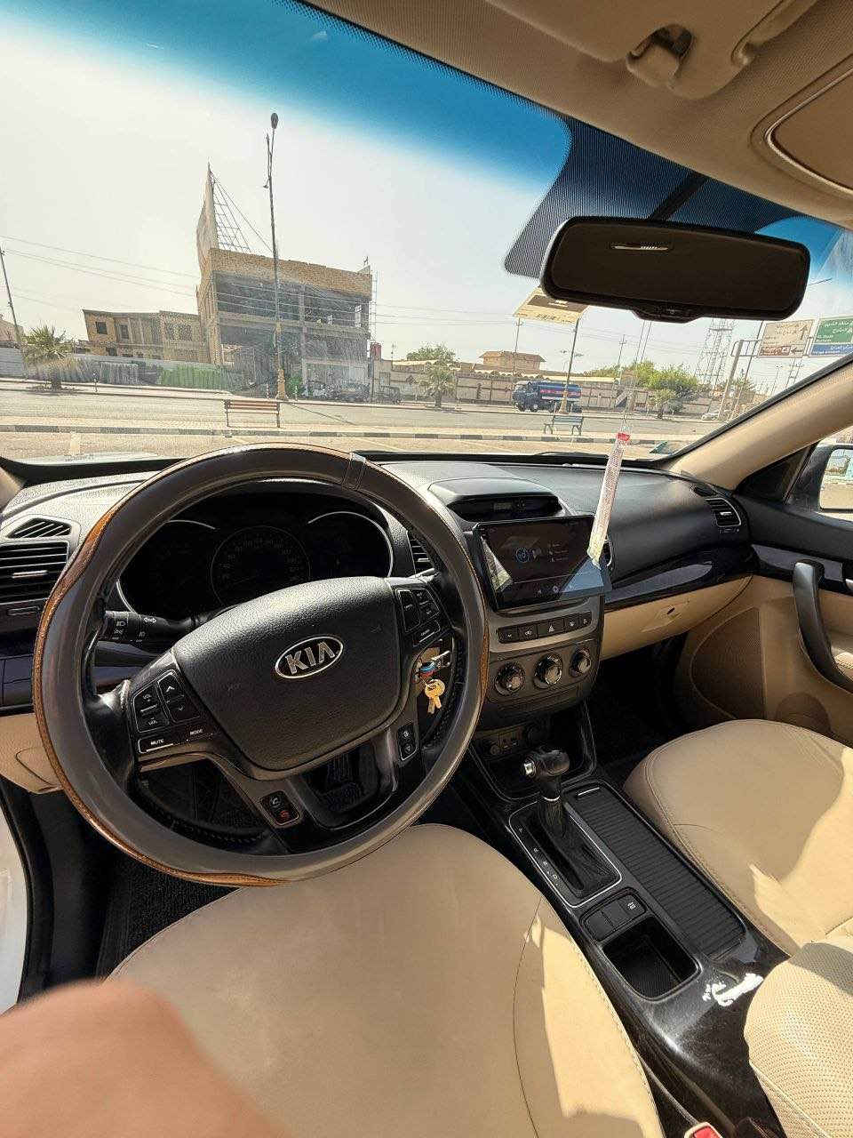 سورنتو موديل ٢٠١٥ مكفولة من الصبغ بيها بارد قليل بالجاملغ خلف السائق ماشية ١٩٤ رقم كربلاء مشروع وطني باسمي
سيارة جاهزة من كل شيء محرك كير على البلاد حدادية تاير
مكاني ميسان 
*********** عمارة, ميسان
