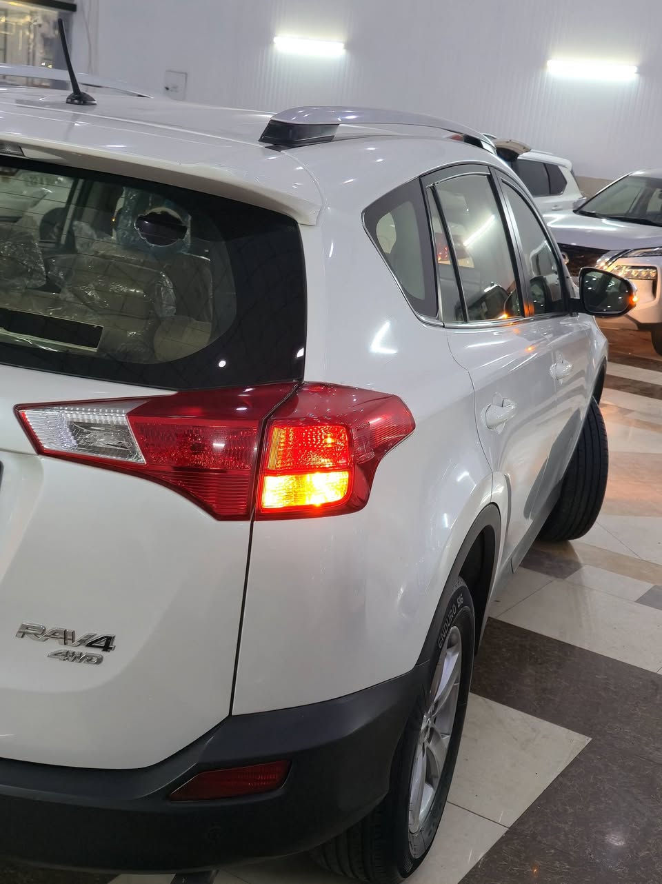 سلام علیكم ورحمةالله وبركاته
تویوتاRAV4خلیجی مرغوب للبیع اومراوس 
سیارةمودیل2015محرک4سلندر
ماشی 184الف حقیقی سیارة نظیف100/100
سیارة كفالةعامة حتی دعامیات بشرت رقم سنویه جدیدبسمی
مكان سیارةاربیل شارع100رقم تلیفون
***********واتس موجود
