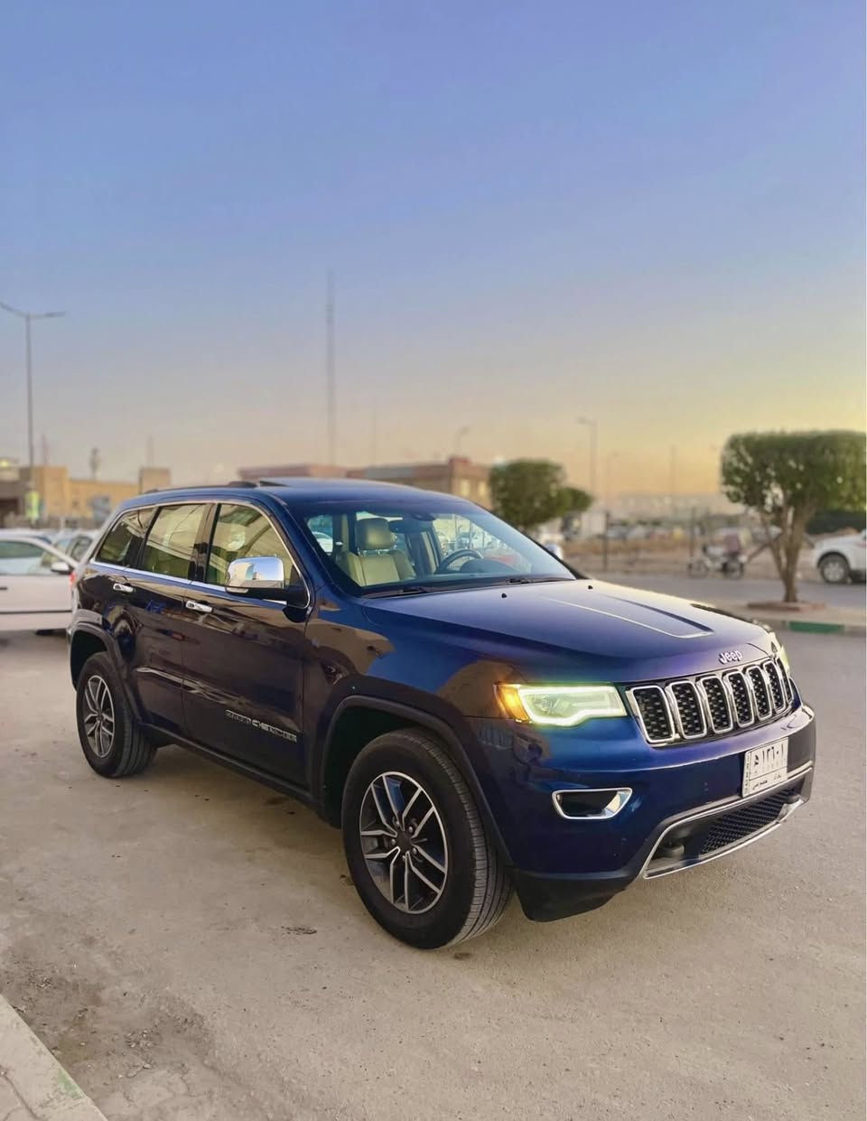 السلام عليكم
جيب لاريدو 2017 وارد أمريكي رقم بغداد 
مكينة 6 سلندر 3600 
مواصفات :-
🔹 فتحة سقف
🔹 بصمة تشغيل وابواب وتشغيل عن بعد
🔹شاشة كبيرة
🔹 فور ويل
🔹 وضعيات قيادة 
🔹 دواخل بيجي
🔹 تحكم ستيرن 
🔹اوتو ستوب + ايكو 
الضرر سرقه قطع 
السيارة بالسماوه 

***********
