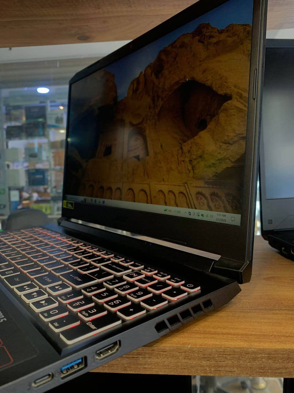 🔥 عرض مميز للـGaming بسعر قوي 🔥  

💻 Model: Acer Nitro 5  

⚙️ المعالج (CPU): Intel Core i5-11300H  
🧠 الرام (RAM): 16GB DDR4  
💾 التخزين (Storage): 512GB SSD NVMe  
🎮 كرت الشاشة (GPU): RTX 3050 خارجي  
🎮 حجم كرت الشاشة: 4GB GDDR6  
⚡ استهلاك كرت الشاشة: تقريباً 75W – 80W  

🖥 الشاشة: Full HD – تردد 144Hz (سلاسة عالية بالألعاب)  

✨ المميزات:  
✅ يشغل الألعاب الحديثة بأداء ممتاز  
✅ شاشة 144Hz تعطي تجربة لعب سلسة  
✅ مناسب للألعاب، التصميم، والبرامج الثقيلة  
✅ سرعة عالية بفضل SSD NVMe  

💰 السعر: 587$ دولار

🚚 متوفر توصيل لجميع المناطق  
📩 للحجز أو الاستفسار راسلنا خاص أربيل, العراق


**إذا كنت صاحب هذا الإعلان وتريد حذفه لأي سبب، رجاءا أرسل رسالة إلى الدعم الفني**