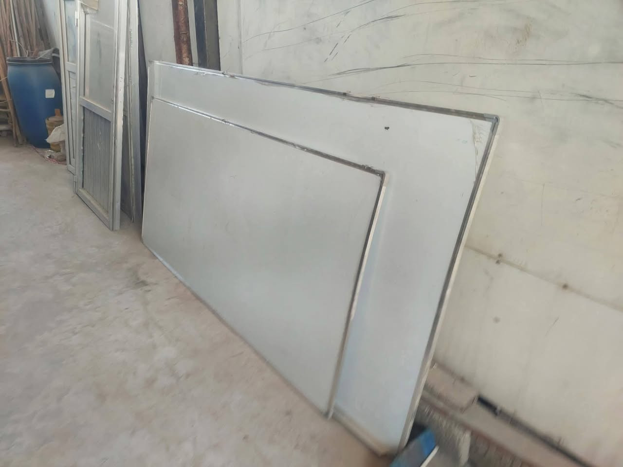 ستولات او كراسي  مدرسيه نظيفه جدا ب١٦ونص
سبورات حجم كبيرمترتين ونص في متر وربع ب٥٥
سبوره مترتين في متر ب٣٥
المسيب حي المعلمين٣ طريق سيد ابراهيم بعد السكه بكيلوين تقريبا بعد اسلاك الضغط العالي ب٢٠٠م 
بيت على جهة اليمنى
***********
يرجى الاتصال قبل المجيء
