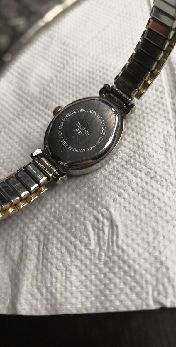 ساعات نسائيه ناعمات كلش اصليات مختمات حفر من الضهر سعر  القطعه ٨ الف يوجد توصيل لجميع المحافظات


**إذا كنت صاحب هذا الإعلان وتريد حذفه لأي سبب، رجاءا أرسل رسالة إلى الدعم الفني**