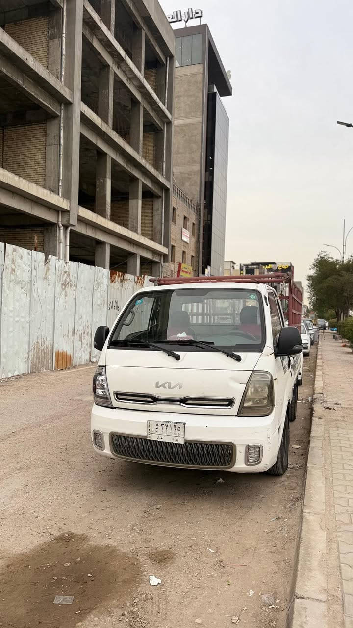 السلام عليكم كيا حمل بنكو 
مديل 2023 ماشيه 136 الف السيارة حلوه بس يرادلها تريتب لان متروكه ضررها باب  ودعاميه مبدل ابلادي  بدون دواخل اثر شك بدون حادث  السعر 145 ورقه وبيها مجال 
للاستفسار اكثر الاتصال على 
***********
***********
