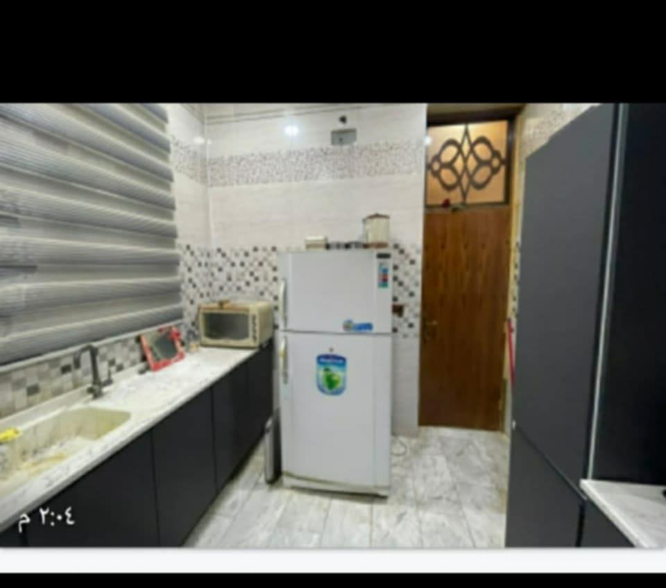 السلام عليكم
دار للبيع المساحه 100 م واقع حال بالسند 85 🏠 

بناء حديث خدمات متكاملة 
ثلاث غرف نوم 
الطابق الأول صاله غرفه مطبخ مجمع صحيات 
الطابق الثاني غرف نوم اثنين 

المكان حي الصحه خلف المدينه المائيه 
للاستفسار اكثر اتصال 📞 بالرقم  ***********
